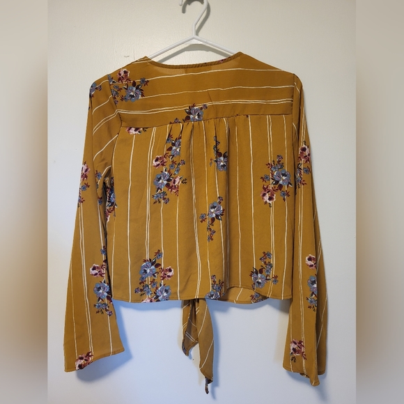 Urban Romantics front tie floral top - Picture 2 of 5